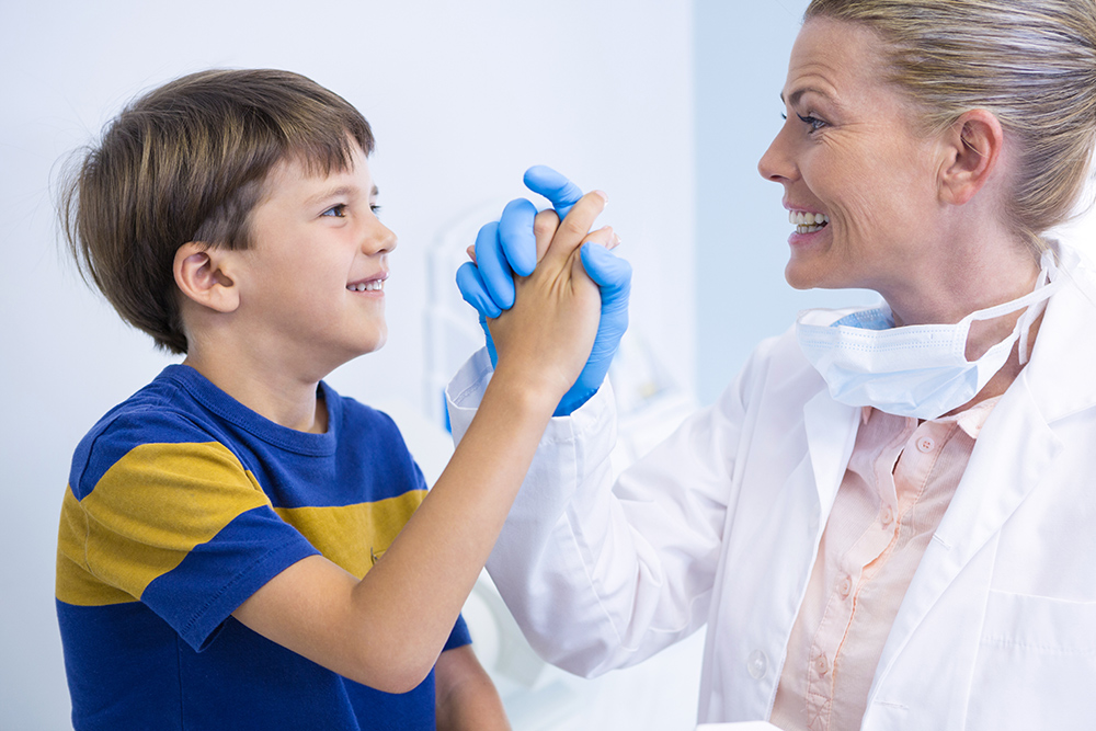 ¿A qué edad empiezo a llevar a mis hijos al dentista?